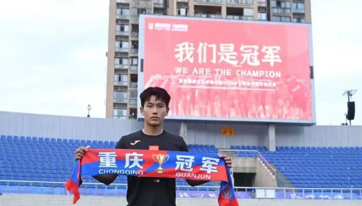 关于上港夏窗本土首签锁定中甲金靴！近期两场比赛进五球，将接班武磊的信息