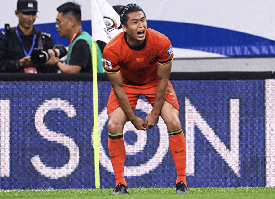 凯发体育-东亚杯-张玉宁失单刀国足0-2不敌日本遭两连败